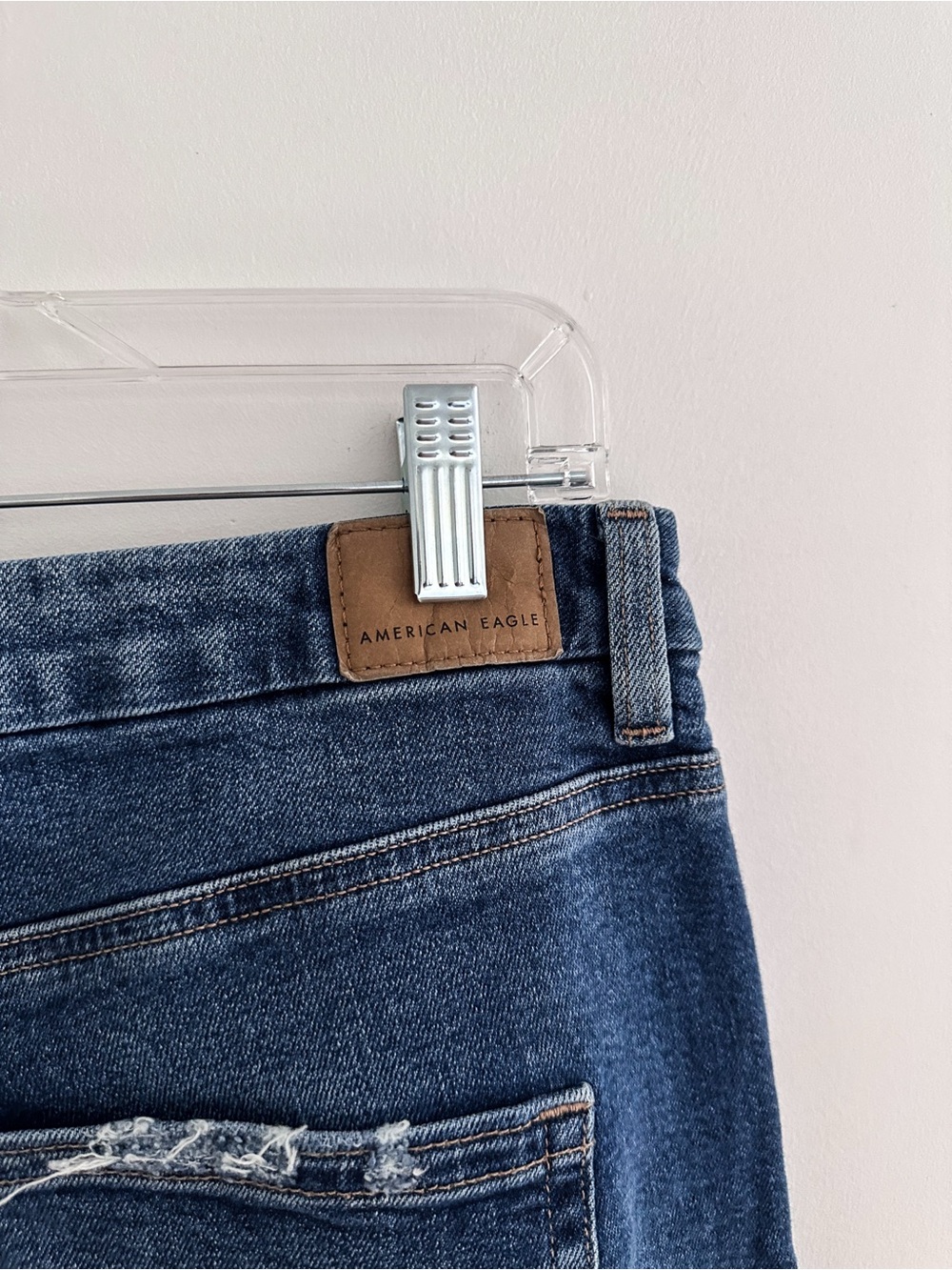 American Eagle Curvy Mom Jean Medium Wash Tapered Crop Leg High Rise Size 10R - Picture 8 of 10
